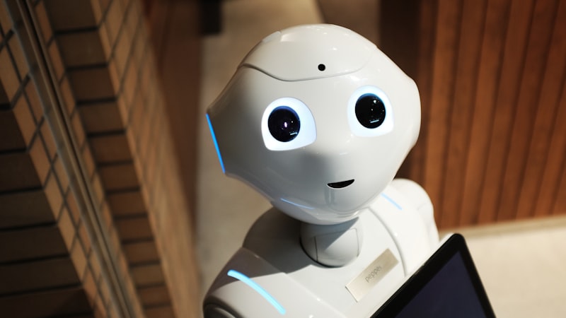 Humanoid assistant robot, warm interior light